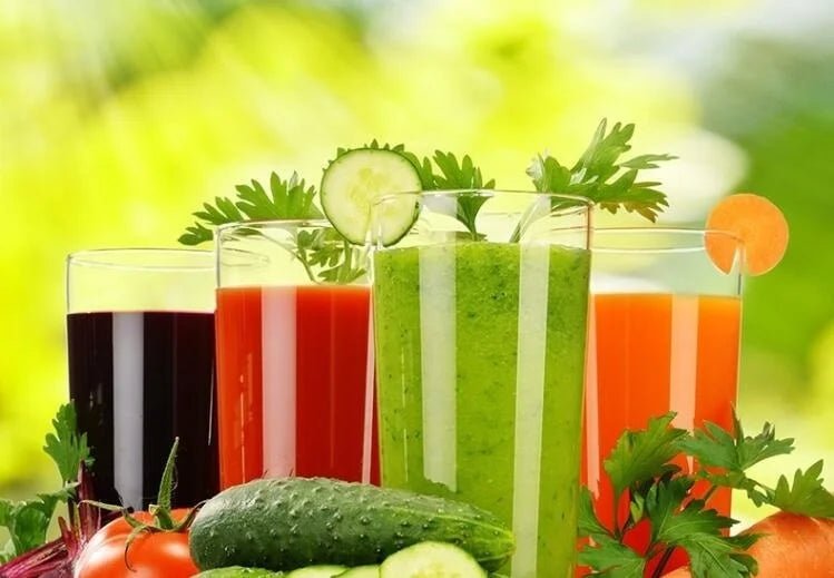 Liquidificador portátil Esen-cia para smoothies, com jarra de vidro e painel de controle, ideal para preparar sucos e alimentos.